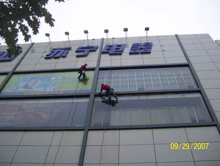 海珠广场玻璃幕墙渗水打胶换换胶补漏